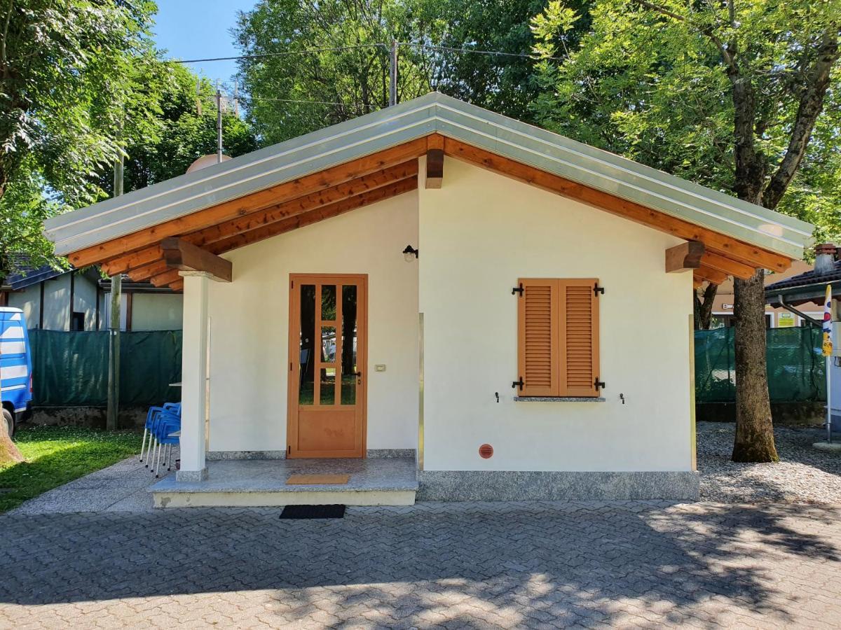 Bungalows In Camping Solarium Домасо Екстериор снимка
